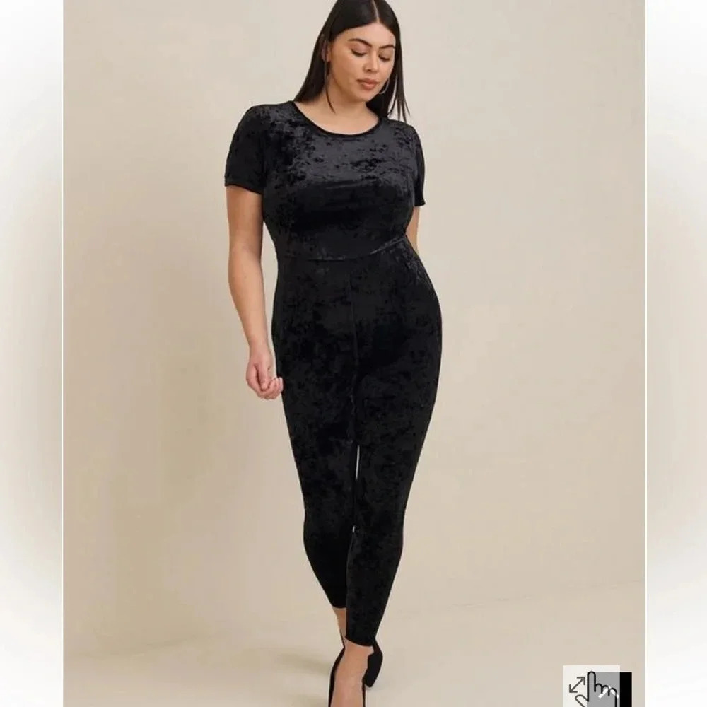 Torrid Full Length Crushed Velvet Short Sleeve Catsuit Size 4